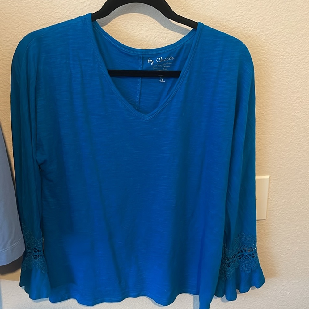 2 Chicos top size 1 M/ 8
